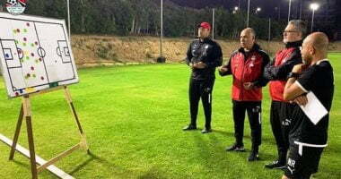 ميكالى يلقى محاضرة على لاعبى المنتخب الأوليمبى استعدادا لمواجهة إيسواتينى