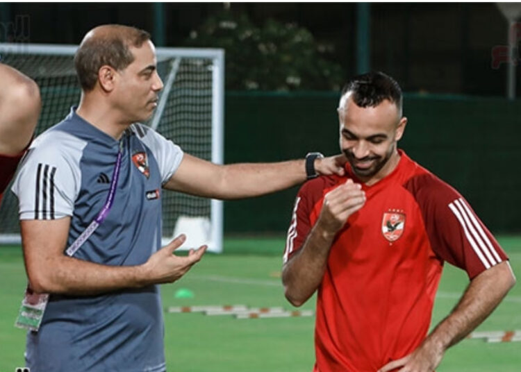 جلسة بين خالد بيبو وافشة في مران الأهلي