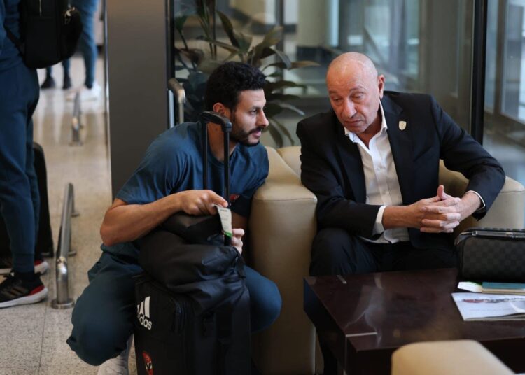 بعثة الأهلي في مطار الملك عبد العزيز – صور