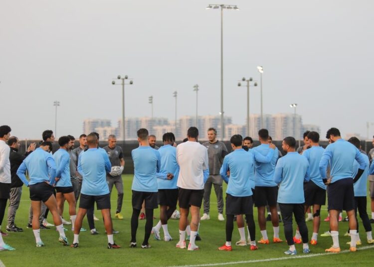 ممدوح عيد يجتمع ببعثة بيراميدز فى الإمارات