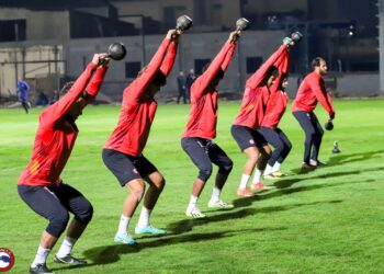 حسام حسن قاد المران الأول لـ مودرن فيوتشر – صور