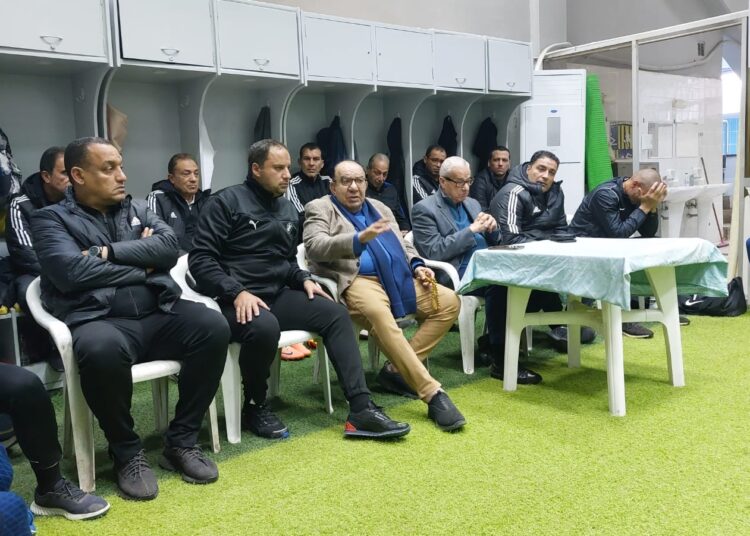 رئيس نادي المقاولون العرب يجتمع بالجهاز الفني واللاعبين