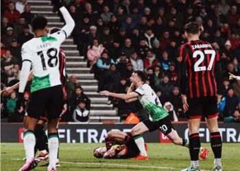 ليفربول يتصدر الدوري الانجليزي