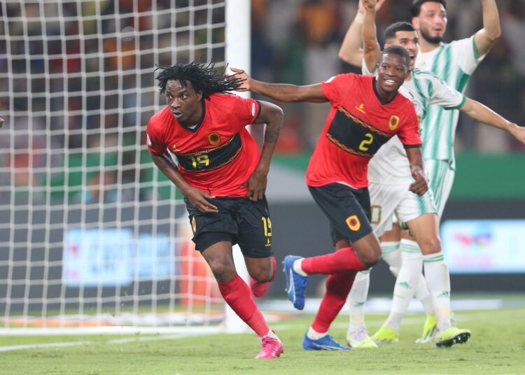 مابولولو انقذ أنجولا بهدف في الجزائر