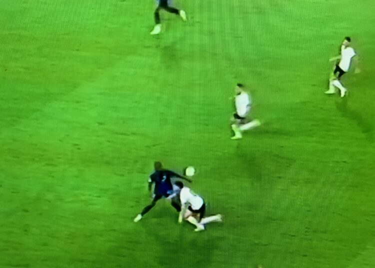 منتخب مصر أفضل والأخطاء الدفاعية مستمرة