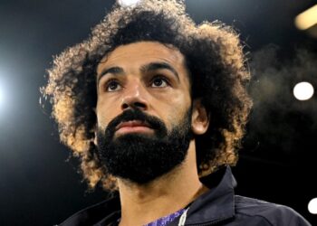 شاهد ليفربول يقرر عودة محمد صلاح ووصلة تقطيع للاعب علي تويتر