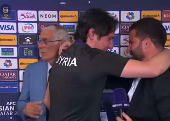 شاهد بكاء كوبر ومراسل قناة بي إن سبورت والمترجم بعد تأهل سوريا في كأس آسيا