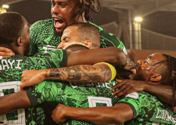 نيجيريا تضرب الكاميرون بهدفين مع الرأفة