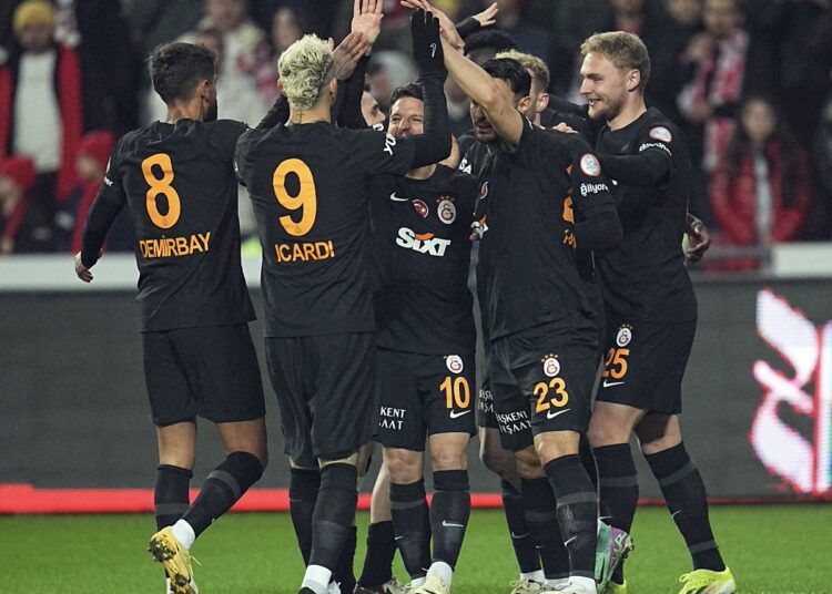 جالطة سراي في صدارة الدوري التركي