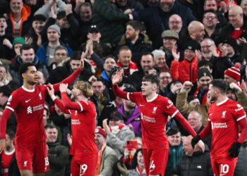 ليفربول يكتسح لوتون تاون