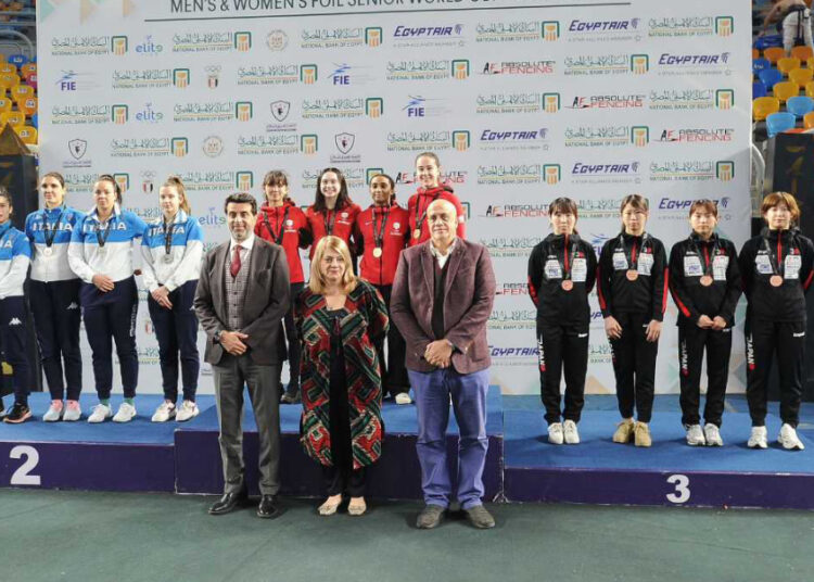 إيطاليا وأمريكا يحصدان ذهبية الفرق للرجال والسيدات بكأس العالم لسلاح الشيش بالقاهرة