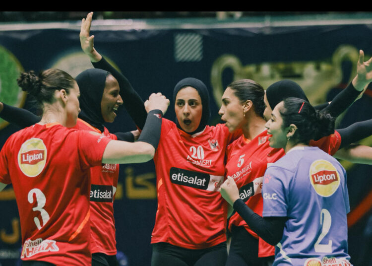 «سيدات طائرة الأهلي» يفوز على الزمالك ويتوج بكأس السوبر