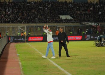 جماهير الإسماعيلي تحتفي بـ سعفان الصغير – صورة