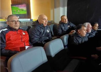 الجهاز الفني لمنتخب مصر يتابع مباراة كرواتيا وتونس في ستاد القاهرة