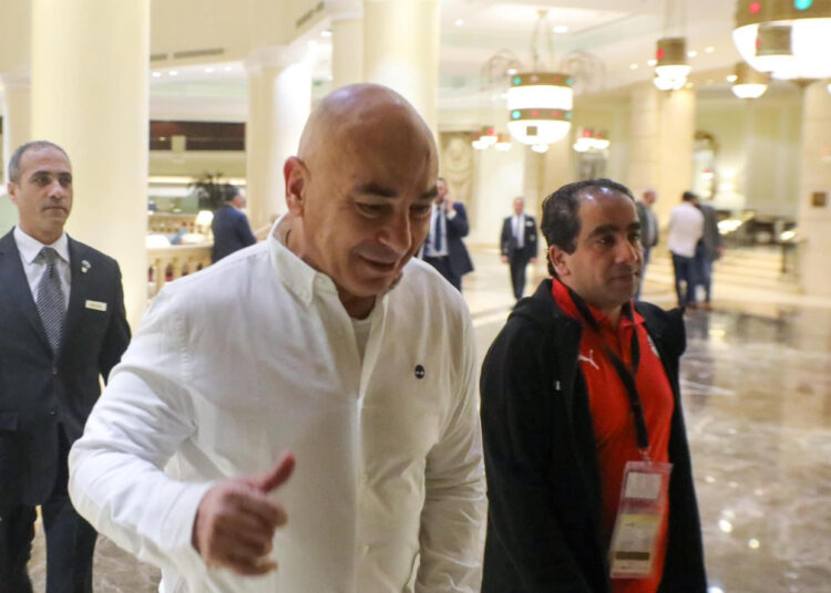 لاعبو المنتخب المصري يتحركون من الفندق لمواجهة نيوزيلندا في افتتاح كأس عاصمة مصر – صور