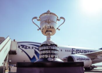 سفير مصر فى السعودية يستقبل الكأس