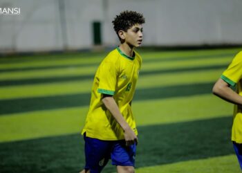 مدرب المنتخب يراقب حسن عاطف