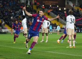 برشلونة يهزم فالنسيا برباعية ويرتقى لوصافة الدوري الإسباني