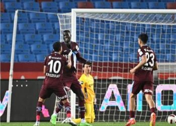 طرابزون يضرب عنتاب برباعية ويواصل الانتصارات بالدوري التركي بقيادة تريزيجيه