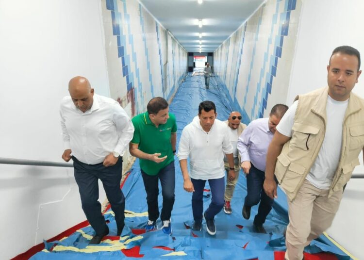 أشرف صبحي يضع اللمسات الأخيرة علي استاد القاهرة قبل نهائي دورى أبطال أفريقيا