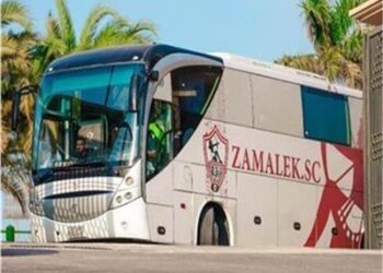حافلة الزمالك تصل إلى ستاد برج العرب استعداداً لخوض لقاء الاتحاد السكندري