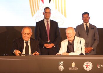 مصر تواصل رعايتها للأحداث العالمية وتوقع عقد إستضافة سوبر جلوب كرة اليد