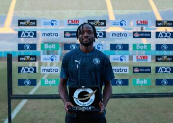 الكونغولي فيستون ماييلي تسلم الجائزة