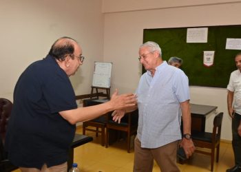 رئيس نادي المقاولون يحفز اللاعبين والمدربين