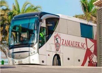 حافلة الزمالك تصل إلى ستاد برج العرب استعداداً لمواجهة فاركو