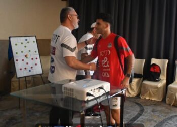 ميكالي يرحب بـ زيزو فى معسكر المنتخب الأوليمبي