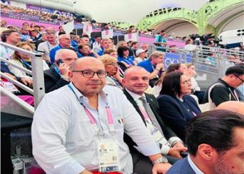 باريس 2024| رئيس اللجنة الأولمبية المصرية يدعم زياد السيسي من المدرجات