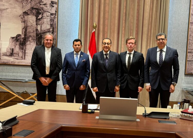 رئيس الوزراء ناقش مع شركة الملابس الرياضية العالمية تصنيع منتجاتها في مصر