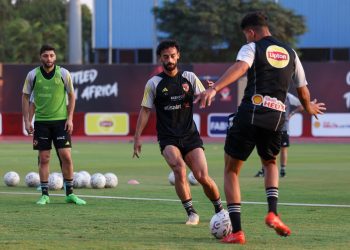 الأهلي يؤدي مرانه على ملعب التتش استعدادًا لمباراة المقاولون العرب