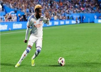 الزمالك يعلن وصول البطاقة الدولية للجابوني أرون بوبيندزا