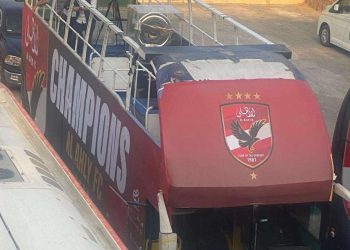 اتوبيس مكشوف للاحتفال بلاعبي الأهلي على هامش احتفالية تسليم درع الدوري