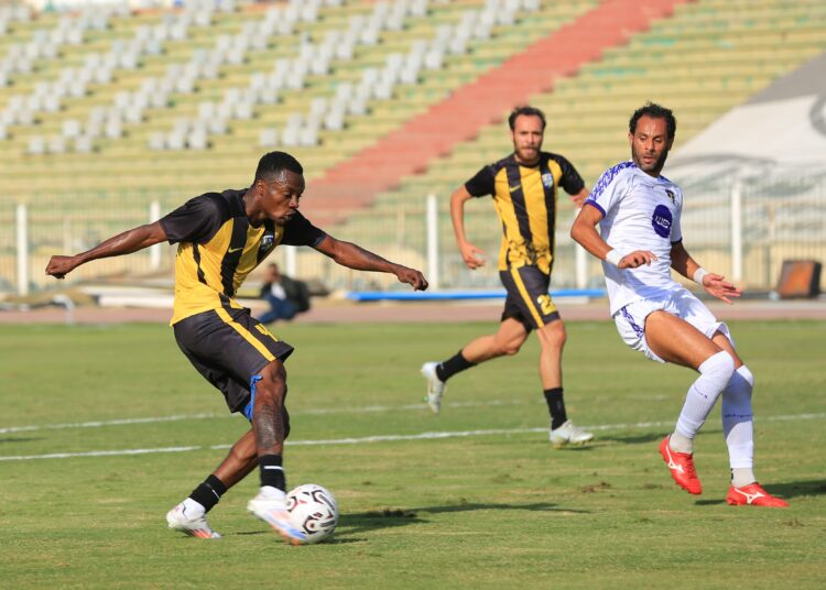 المقاولون العرب يفوز على الاتصالات ويعزز صدارته لدوري المحترفين