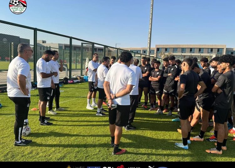 ميكالى يبدأ مهمته مع منتخب الشباب .. لقاء تعارف وتدريبات متنوعة فى اليوم الأول