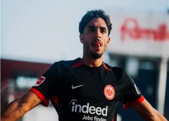 عمر مرموش يتفوق على ليفاندوفسكي بالدوريات الكبرى