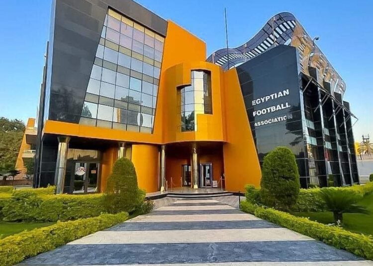 هل يقع اتحاد الكرة في ورطة حال انسحاب الزمالك؟