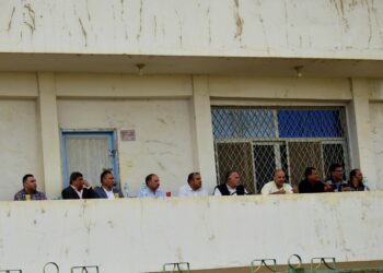 أعضاء مجلس إدارة نادي 6 أكتوبر يتابعون الفريق وسط غضب شديد