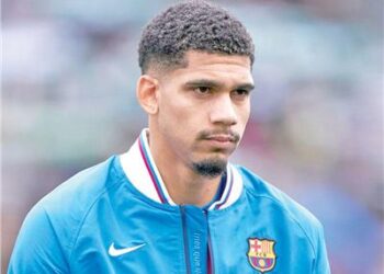 المدير الرياضي لـ «برشلونة» عن تجديد أراوخو: الأمر بيده