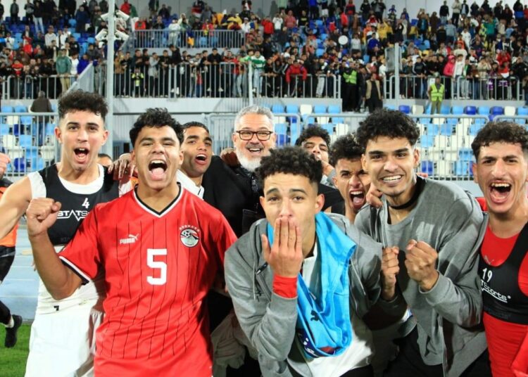 الإسماعيلية تحتفل بمنتخب الشباب بقيادة ميكالى على أنغام السمسية بعد الصعود إلى الأمم الأفريقية