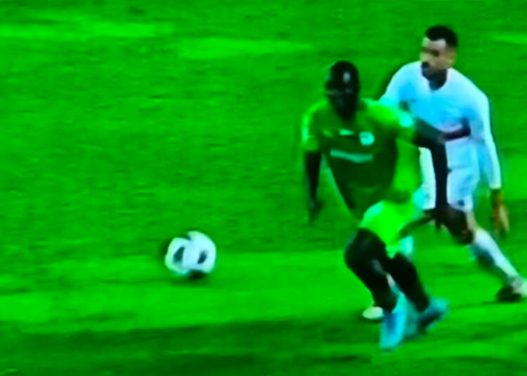 الزمالك يهزم المصري وينفرد بصدارة مجموعته في الكونفدرالية