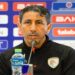 شاهد سقوط مدرب عمان في كأس الخليج العربي بشكل كوميدي