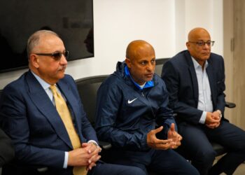 رئيس نادى البنك الأهلى يجتمع بالجهاز الفنى واللاعبين لتحفيزهم قبل مواجهة سيراميكا