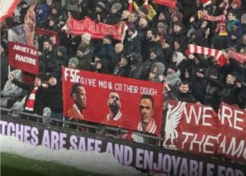 جماهير ليفربول تطالب بالإبقاء على صلاح ورفاقه”