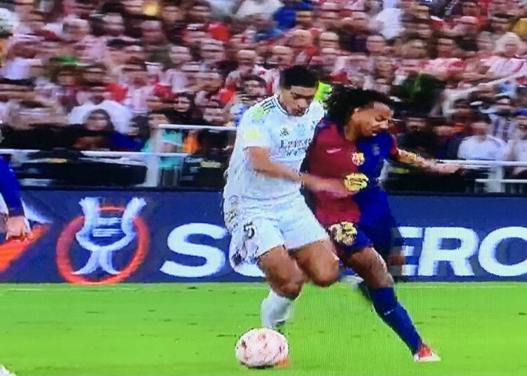 شاهد|برشلونة يتقدم 4-1 على ريال مدريد في نهائي السوبر الإسباني