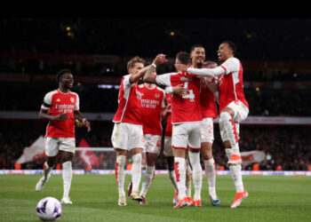 تعثر أرسنال وانتصار ليفربول.. صراع القمة يشتعل في الدوري الإنجليزي