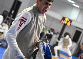 عبدالرحمن طلبه يواصل انجازاته ويحرز ذهبية كأس العالم لسلاح الشيش بالفجيرة