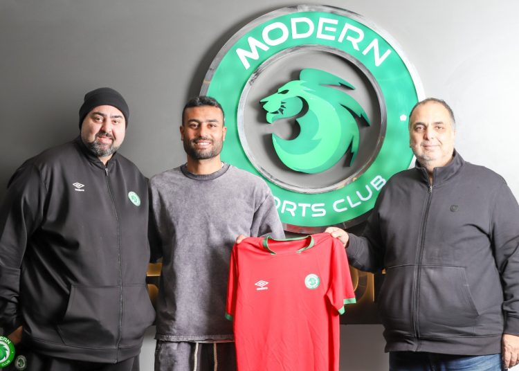 مودرن سبورت يضم حسام حسن موسمين ونصف